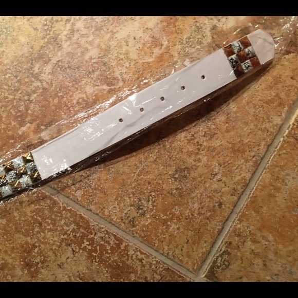 COPY - 🦋‼️NWT Black and gold skater belt - Picture 3 of 5